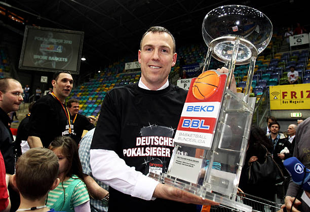 正是他长年 正是他长年